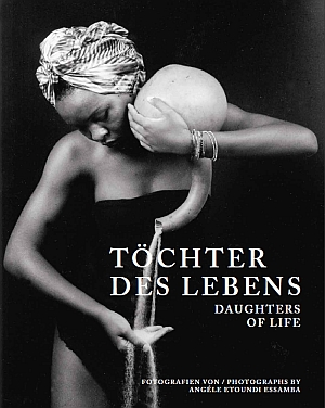 Cover: Toechter des Lebens. Fotografien von Angèle Etoundi Essamba